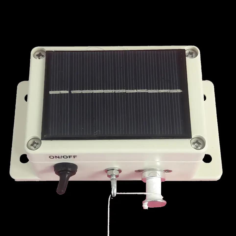 Jurassienne fond noir Portier pour poulailler solaire la jurassienne